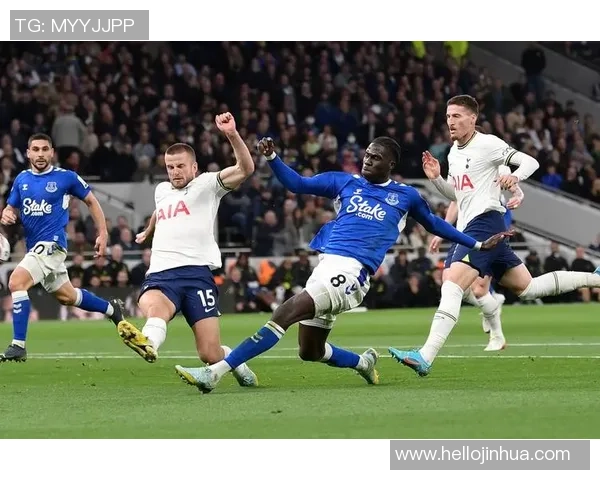 埃弗顿主场迎战托特纳姆热刺双方争夺英超关键三分